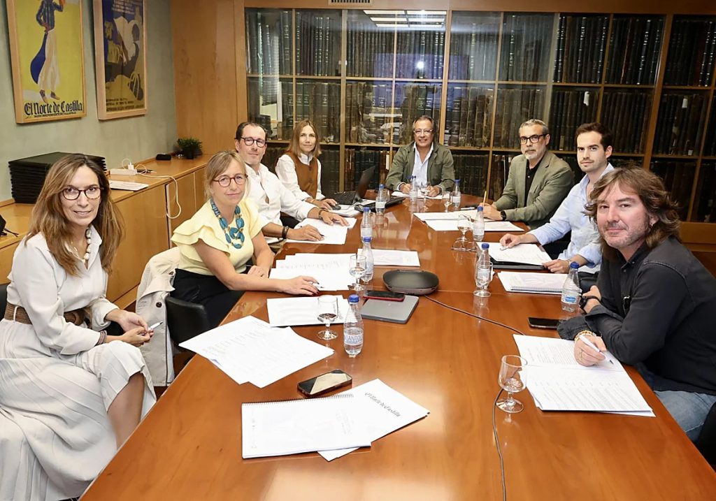 Imagen de los componentes del jurado en los II Premios Compromiso Social de El Norte de Castilla.
